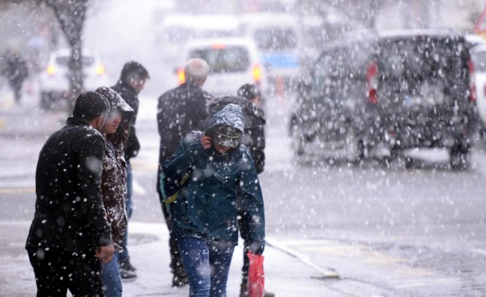 ATKILARI BERELERİ HAZIRLAYIN OCAK AYININ BU GÜNÜNDE ÜLKEYE RESMEN KAR GELİYOR