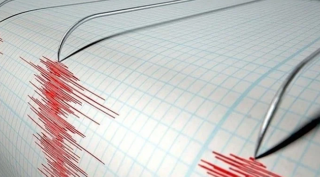 DEPREM OLDU HALK KORKU İÇİNDE SOKAKLARDA!