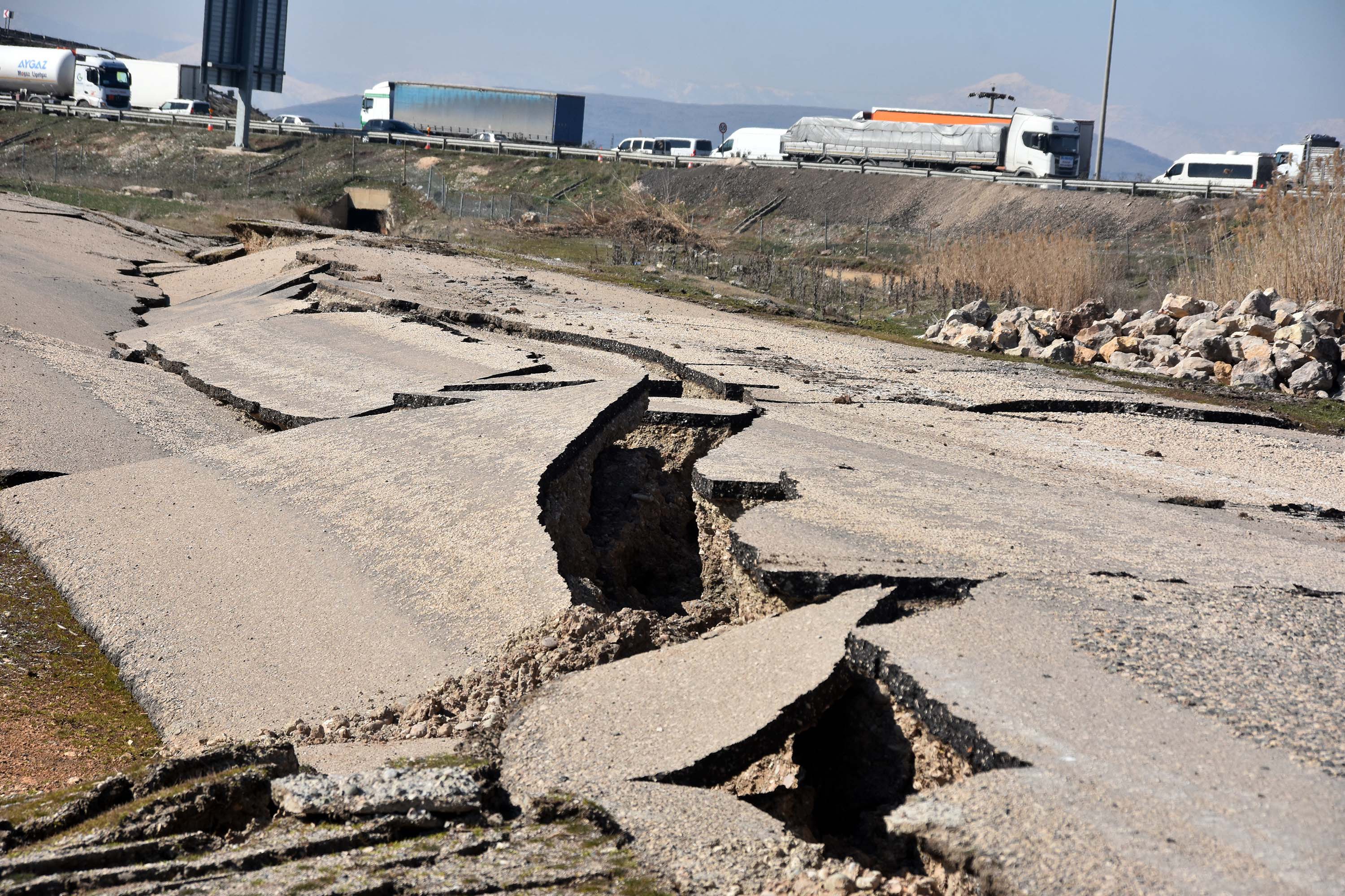 Gece Yarısı Büyük Deprem Meydana Geldi 