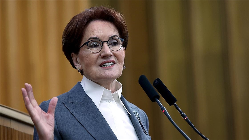 GÖZYAŞLARINI TUTAMADI AKŞENER'İN ÇÖKTÜĞÜ AN