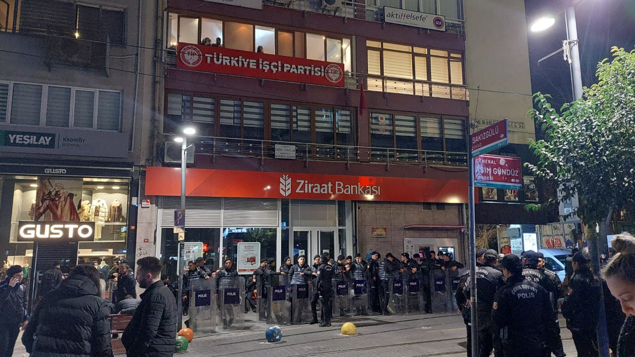 SON DAKİKA... İSTANBUL KADIKÖY KARIŞTI!